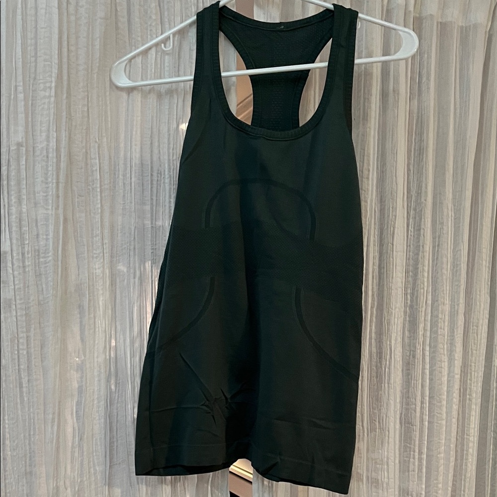 Green Sleeveless Athletic Tank Top